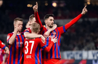 开云体育官网-格拉茨主场击败门兴格拉德巴赫，锁定德甲冠军的简单介绍