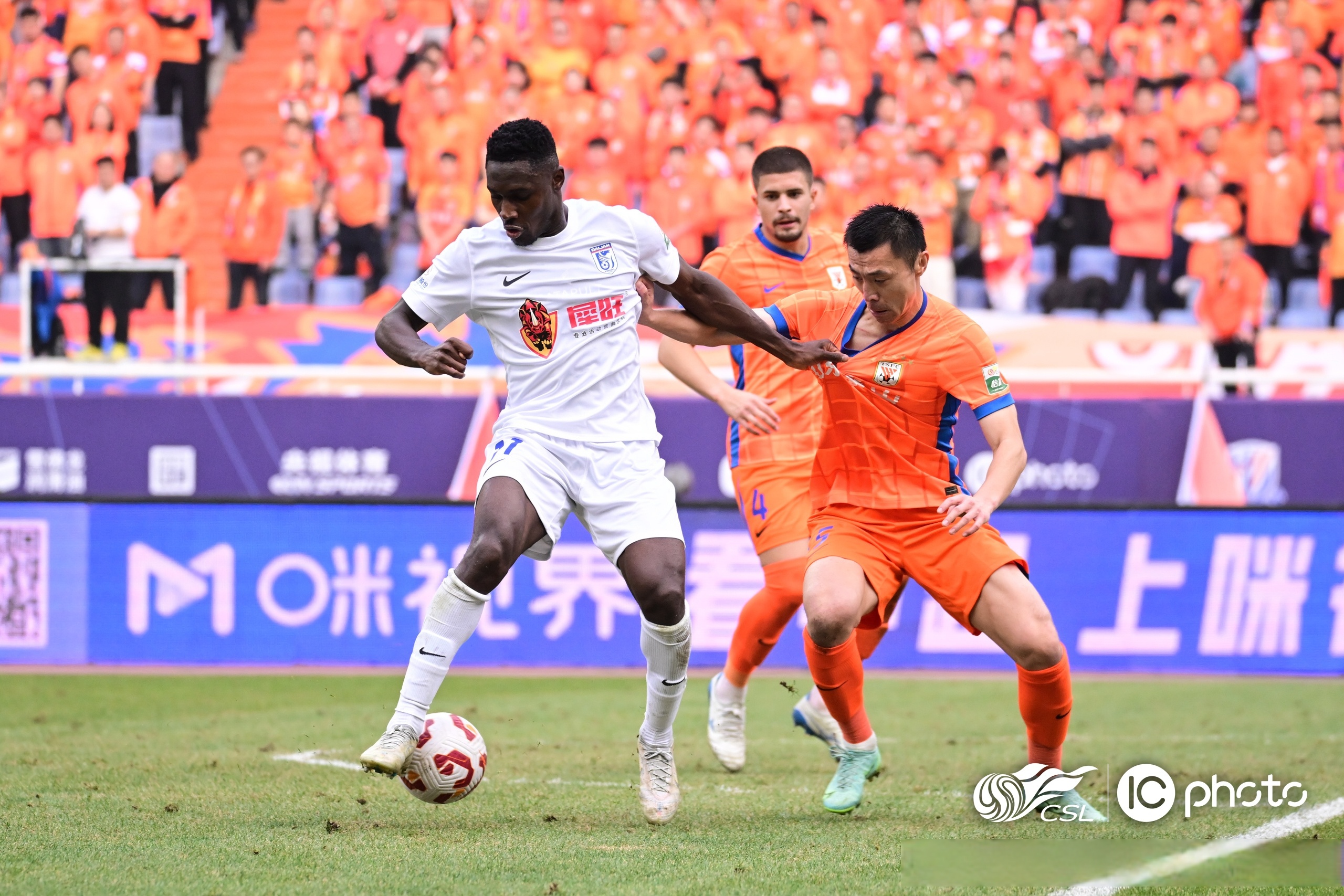 赛事风云再起,足球联赛热闹登场 赛事风云再起,足球联赛热闹登场