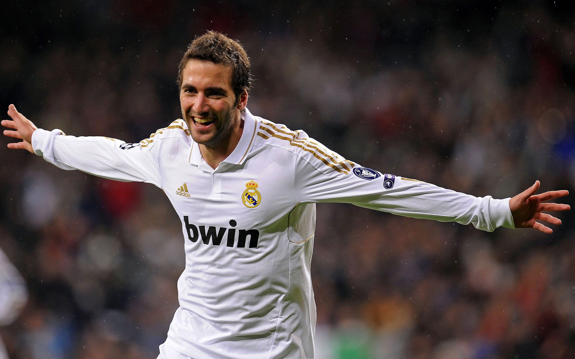 赛道上的不朽传奇,卡瓦哈尔在F1年度争冠之夜完成里程碑