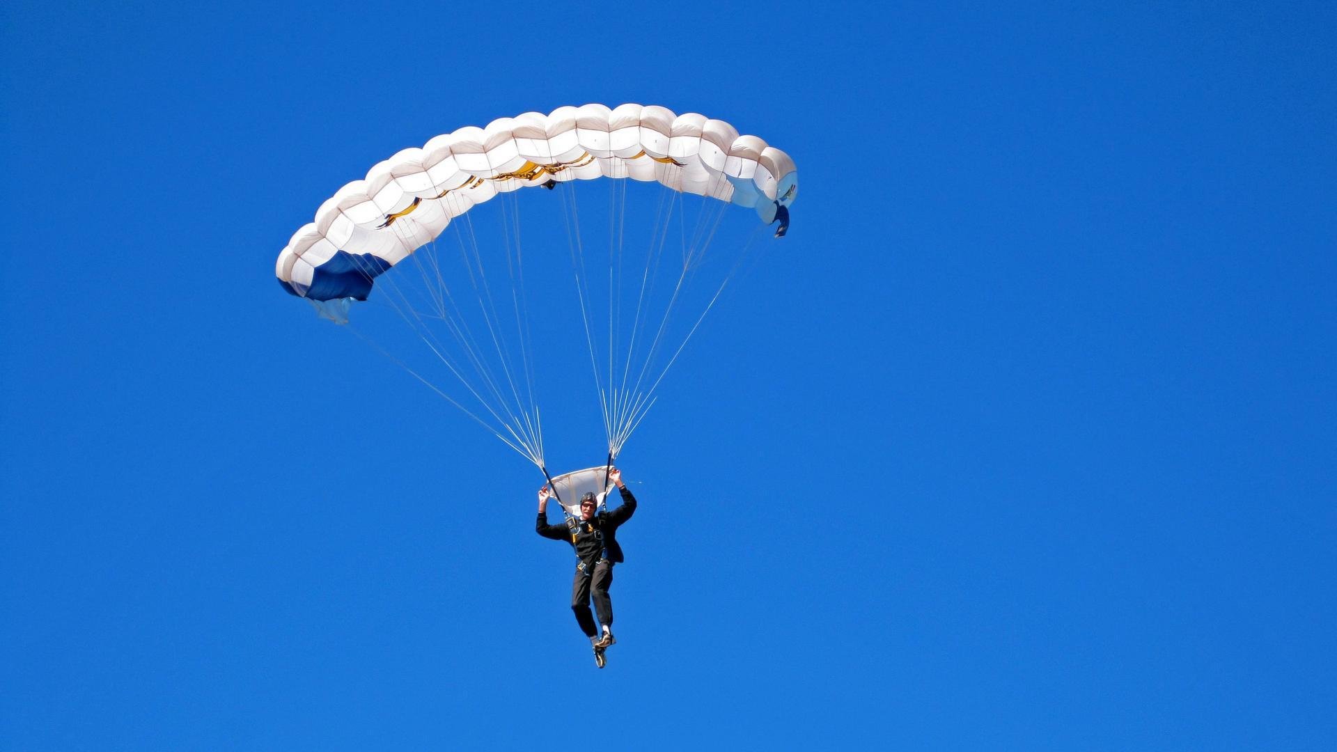 当足球战术遇见F1赛道,突尼斯式压制与卡塞米罗的赛道接管哲学